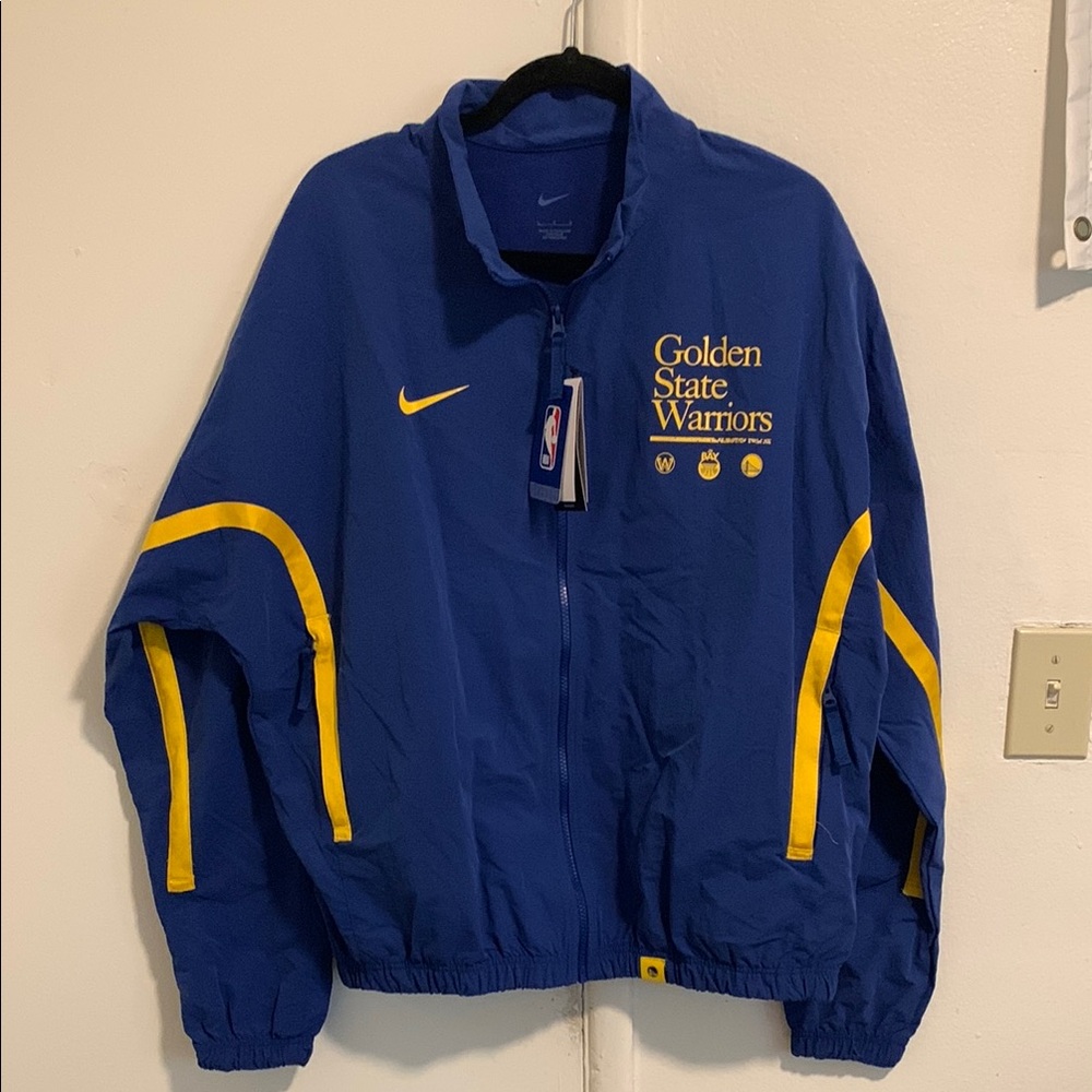 ⚡️Men’s Nike Golden State Warriors jacket! NWT